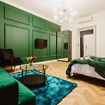 Apartment Kings - Blich